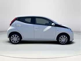 Toyota Aygo (2021) thumbnail 6