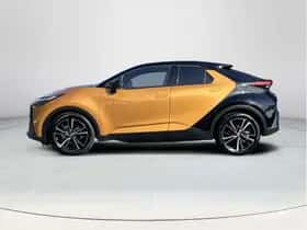 Toyota C-HR (2024) thumbnail 2