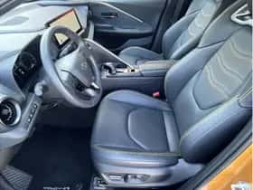 Toyota C-HR (2024) thumbnail 12