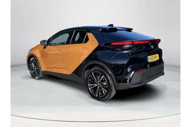 Toyota C-HR (2024) thumbnail 3