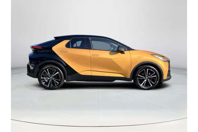 Toyota C-HR (2024) thumbnail 6