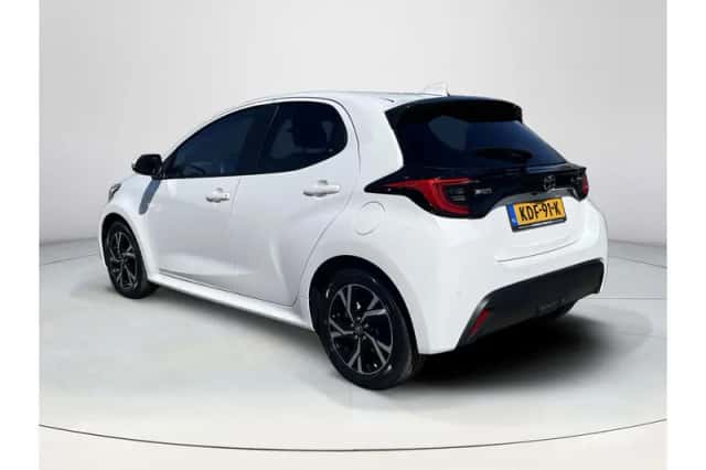 Toyota Yaris (2024) thumbnail 3