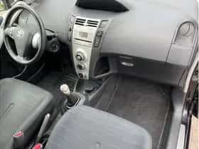Toyota Yaris (2007) thumbnail 11