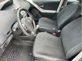 Toyota Yaris (2007) thumbnail 12