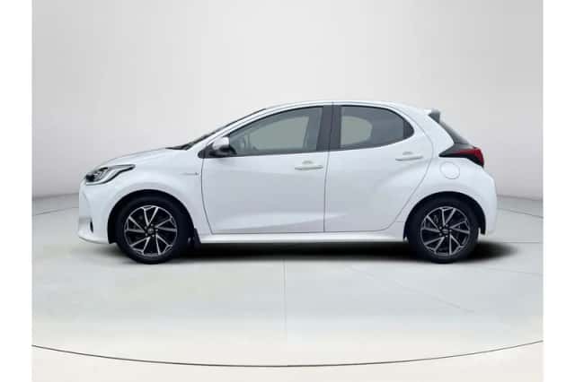 Toyota Yaris (2021) thumbnail 2