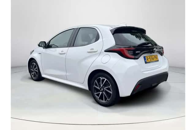 Toyota Yaris (2021) thumbnail 3