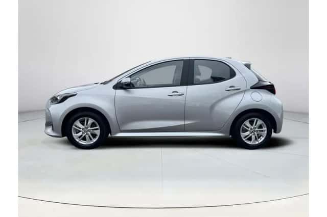 Toyota Yaris (2025) thumbnail 2
