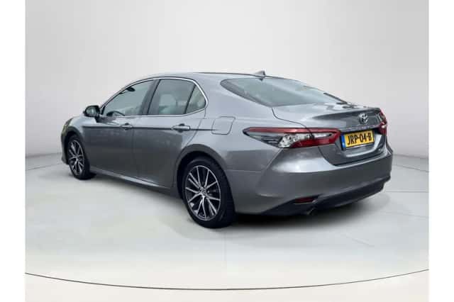 Toyota Camry (2022) thumbnail 3