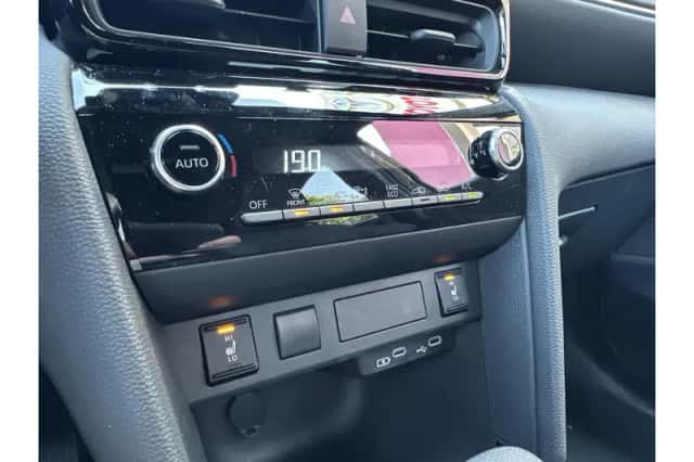 Toyota Yaris Cross (2025) thumbnail 3
