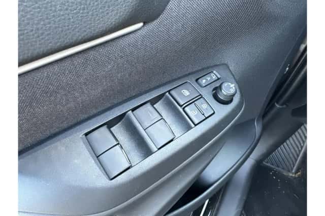 Toyota Yaris Cross (2025) thumbnail 6