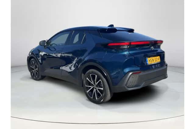 Toyota C-HR (2025) thumbnail 3