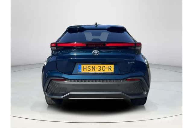 Toyota C-HR (2025) thumbnail 4