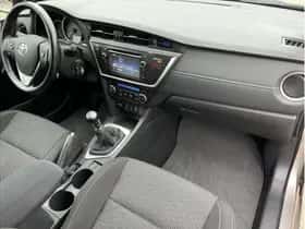 Toyota Auris (2015) thumbnail 14
