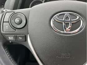 Toyota Auris (2015) thumbnail 23