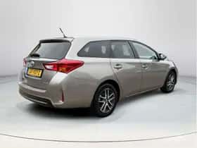 Toyota Auris (2015) thumbnail 5