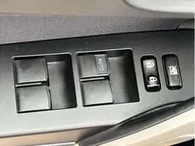 Toyota Auris (2015) thumbnail 10