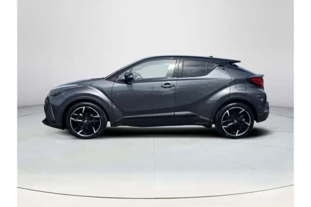 Toyota C-HR (2022) thumbnail 2