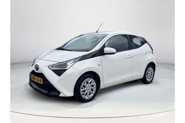 Toyota Aygo (2021) thumbnail 1