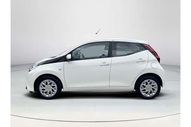 Toyota Aygo (2021) thumbnail 2