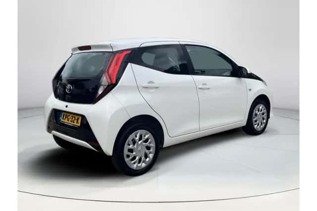 Toyota Aygo (2021) thumbnail 5