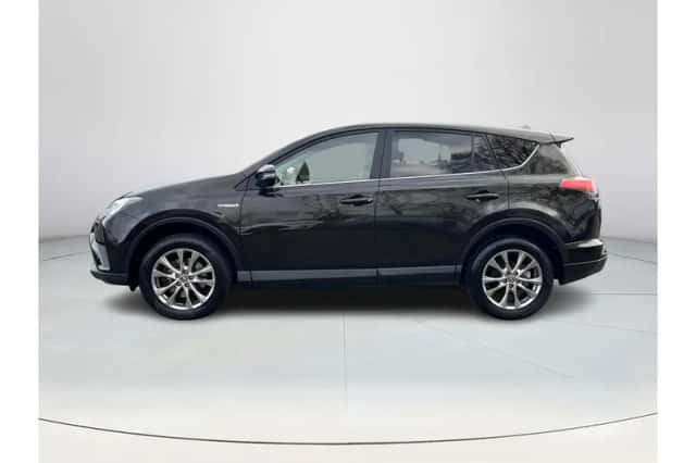 Toyota RAV4 (2016) thumbnail 2