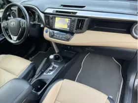 Toyota RAV4 (2016) thumbnail 11