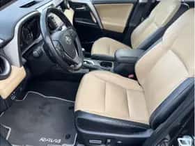 Toyota RAV4 (2016) thumbnail 12