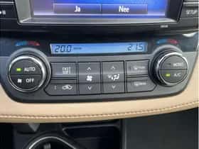 Toyota RAV4 (2016) thumbnail 16