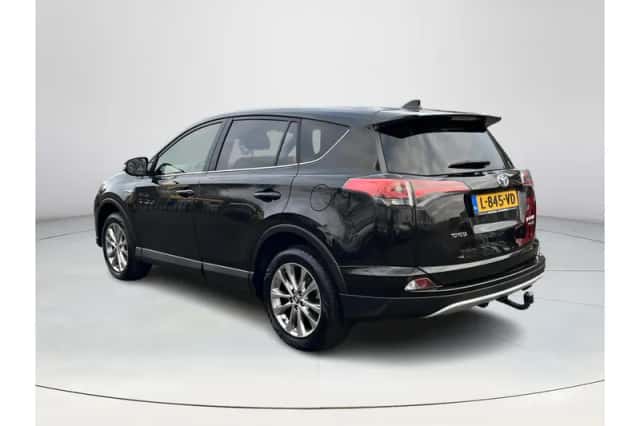 Toyota RAV4 (2016) thumbnail 3
