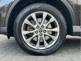Toyota RAV4 (2016) thumbnail 9