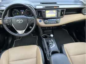 Toyota RAV4 (2016) thumbnail 10