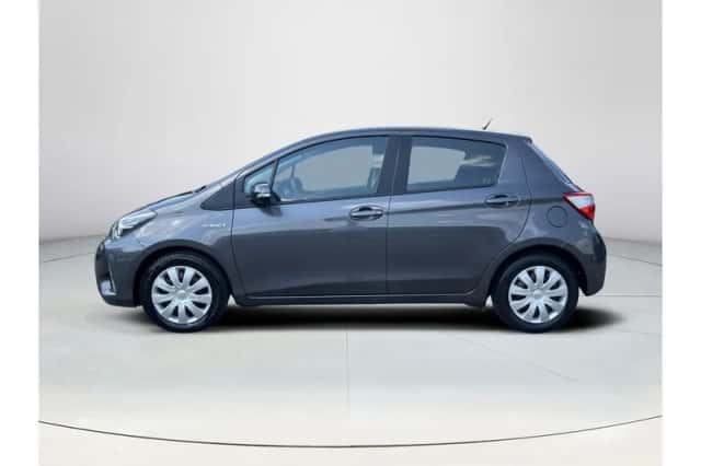 Toyota Yaris (2020) thumbnail 2
