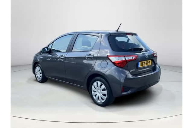 Toyota Yaris (2020) thumbnail 3