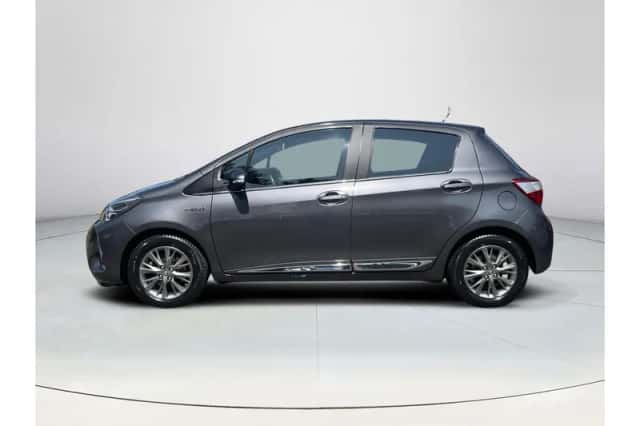 Toyota Yaris (2017) thumbnail 2