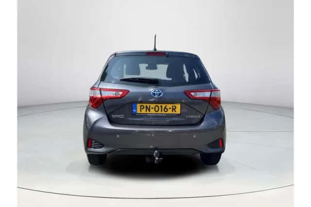 Toyota Yaris (2017) thumbnail 4