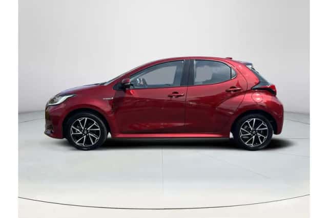 Toyota Yaris (2021) thumbnail 2