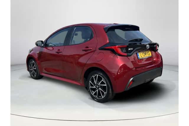 Toyota Yaris (2021) thumbnail 3