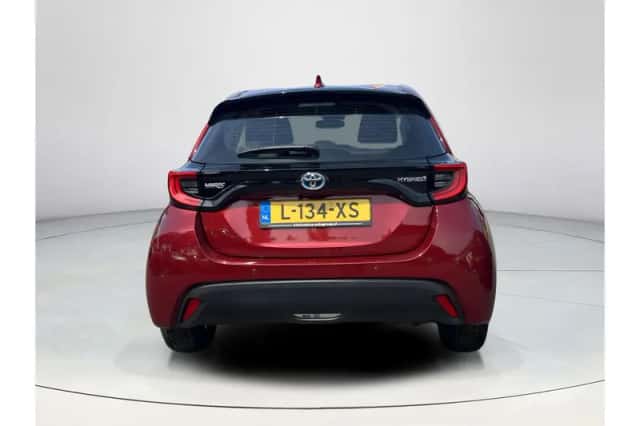 Toyota Yaris (2021) thumbnail 4