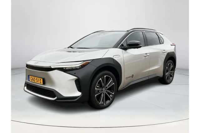 Toyota bZ4X (2024) thumbnail 1