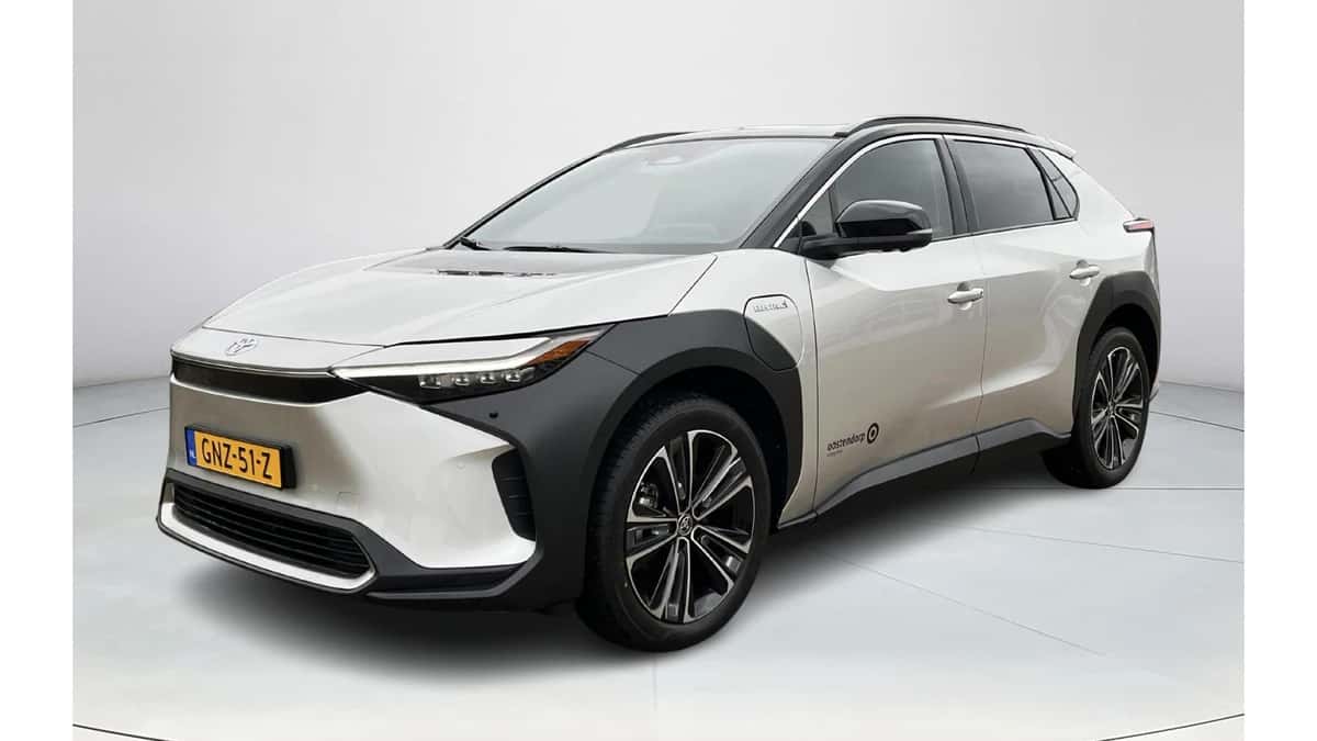 Toyota bZ4X (2024) — foto 1