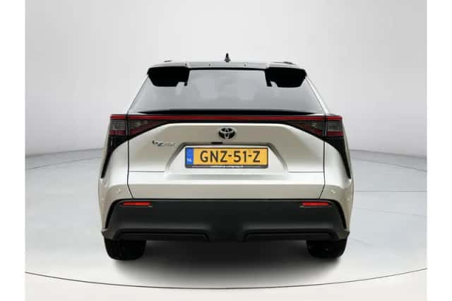 Toyota bZ4X (2024) thumbnail 4