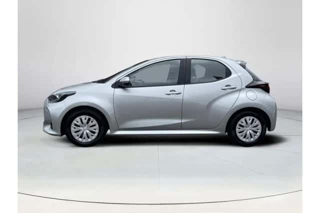 Toyota Yaris (2022) thumbnail 2