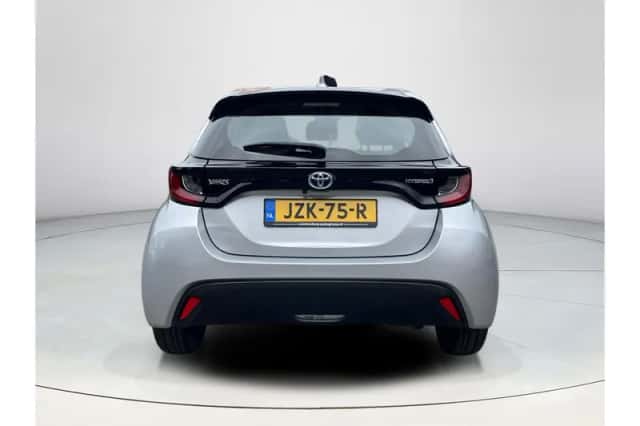 Toyota Yaris (2022) thumbnail 4