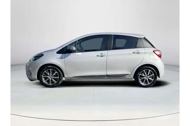 Toyota Yaris (2020) thumbnail 2