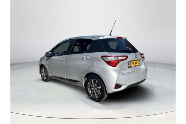 Toyota Yaris (2020) thumbnail 3