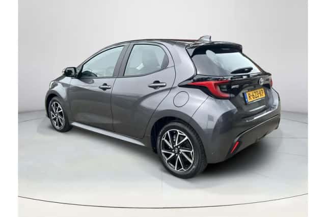 Toyota Yaris (2022) thumbnail 3