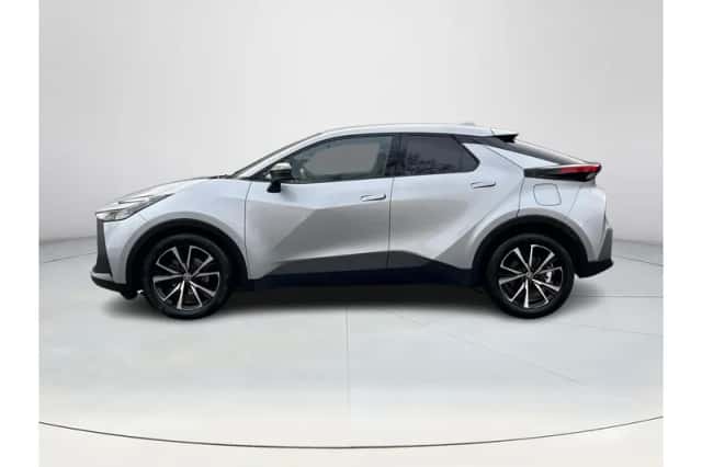 Toyota C-HR (2024) thumbnail 2