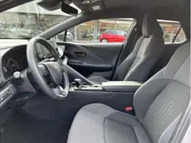 Toyota C-HR (2024) thumbnail 12