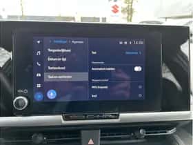 Toyota C-HR (2024) thumbnail 24