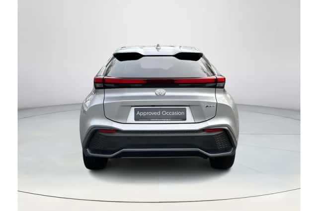 Toyota C-HR (2024) thumbnail 4